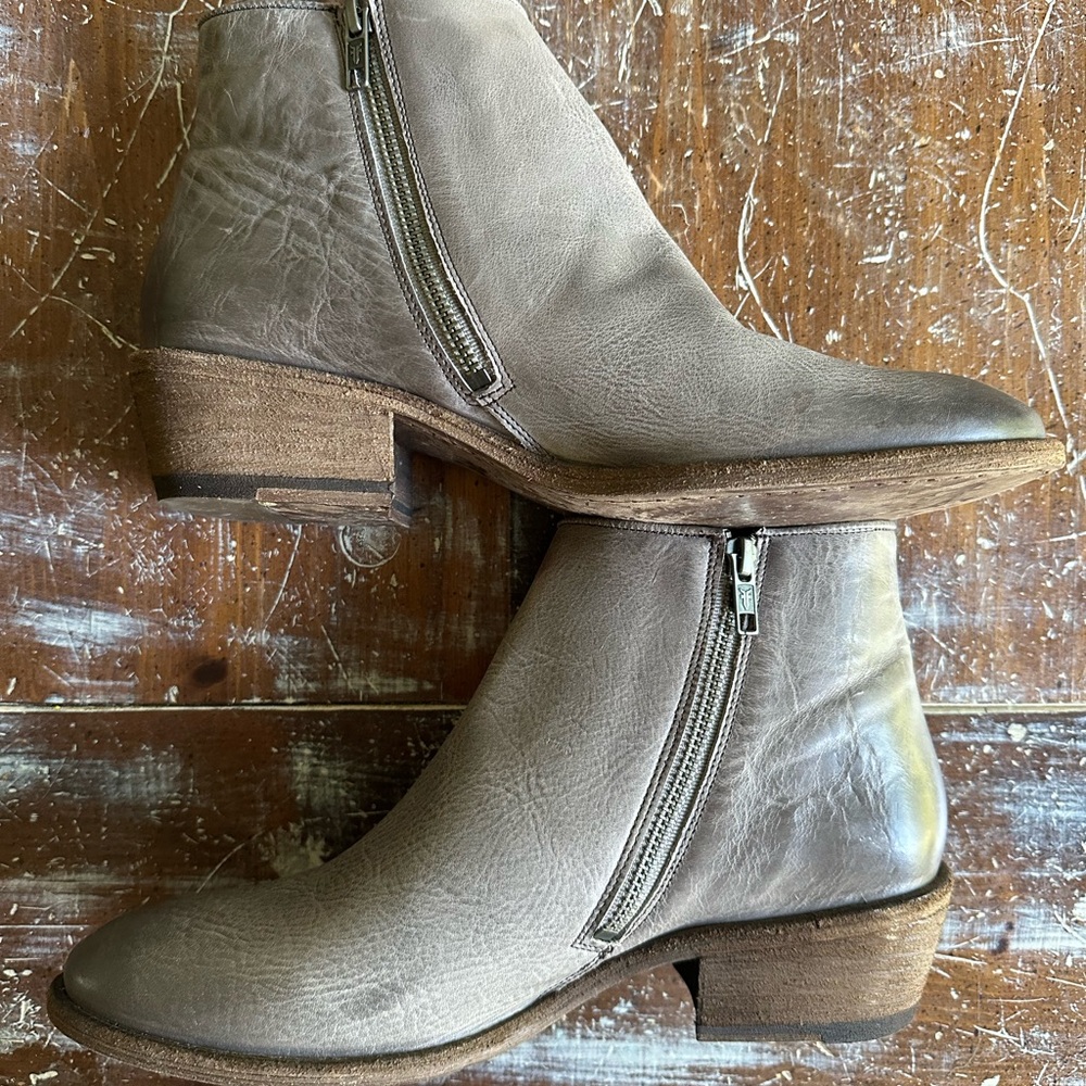 Frye Carson Piping Booties Sz. 10